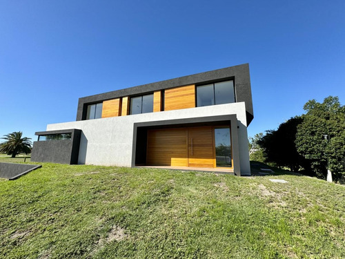 Colonia - Venta Casa De 3 Dormitorios Con Excelente Vista