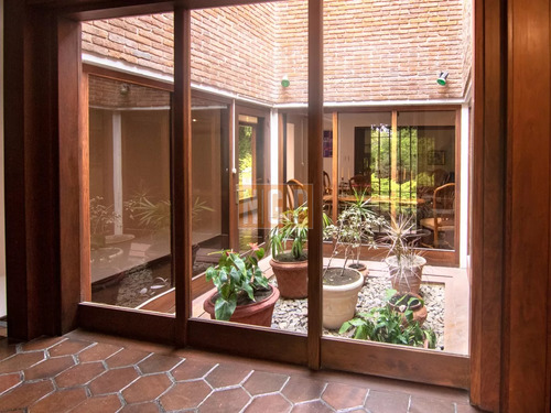 Espectacular Chalet De Gran Tamaño, Zona Del Golf.