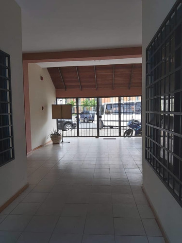 Imagen 3 de 8 de Centro Comercial En El Centro De Tinaquillo