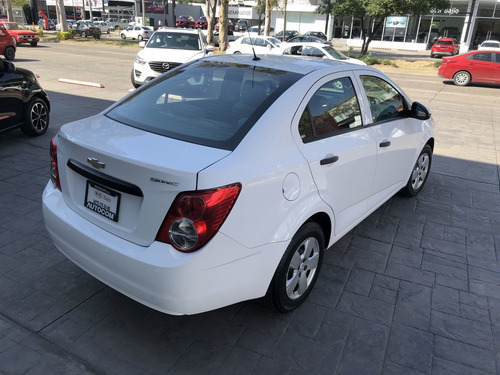 Imagen 11 de 15 de Chevrolet Sonic 4 Puertas