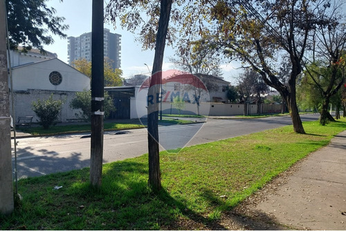 Casa En Venta Ñuñoa, 5d + 4b + 3est, Suarez Mujica