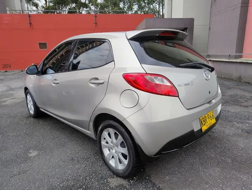 Mazda 2 1.5 Automático 2010