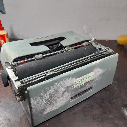 Imagem 4 de 9 de Máquina De Escrever Olivetti Studio 44 Pra Conserto Ou Pecas