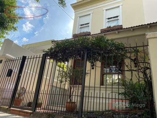 Imagen 1 de 24 de Casa De Estilo 4 Ambientes Con Patio Y Terraza En Gran Ubicación.