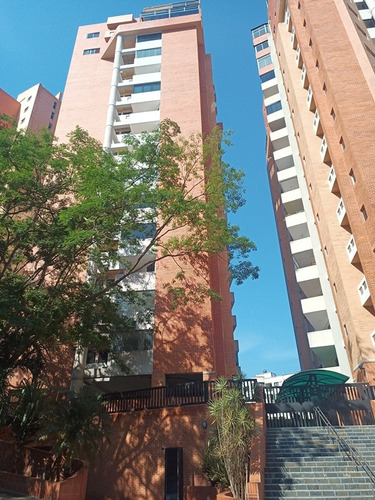 Apartamento En Venta En Res. Monticello, En La Urb. El Bosque, Valencia.