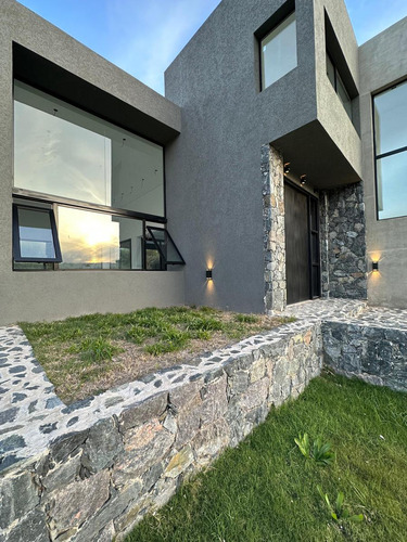 Se Vende Exclusiva Casa En Estancia El Terrón Con Vistas!