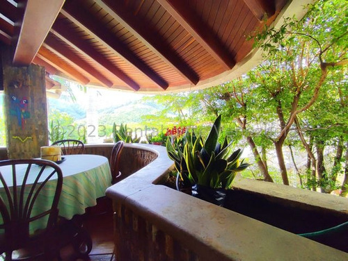 Jip 25-13586: Rentahouse Vende Magestuosa Casa De 920mts2, Rodeada De Hermosos Jardines Y Espectaculares Ambientes De Lujo. En Urb El Castaño. Maracay