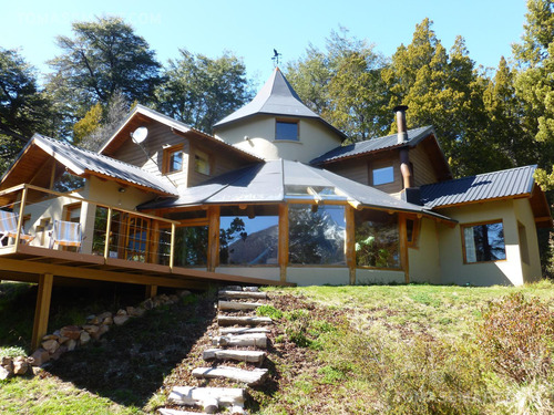 Importante Casa Con Vista Al Lago Sobre Lotre De 1 Hectarea De Bosque Nativo