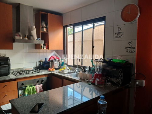 Casa En Venta De 4 Dorm. En La Florida