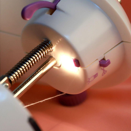 Mini Maquina De Costura Luz Led Portatil 127/220V Compacta