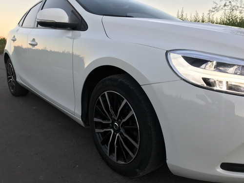 Volvo V40 T4 2.0 Turbo 2017 High Plus At 190 Hp