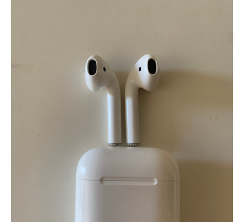 AirPods Apple