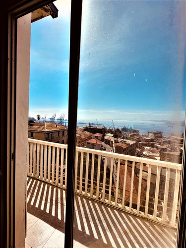Vendo Amplia Casona Ubicada En Lautaro Rosas( Cerro Alegre )