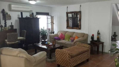Imagen 2 de 10 de Casa En Venta En Urb. Piedra Pintada Valencia Cod: Nac-229