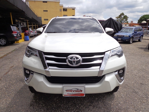 Imagen 2 de 11 de Toyota Fortuner Dubai Vxr 2019 V6 4x4 Automático