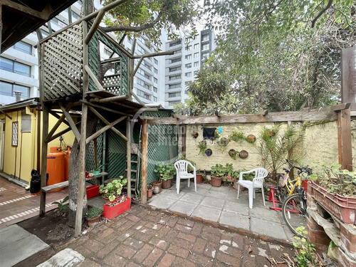Casa En Venta De 4 Dorm. En Macul