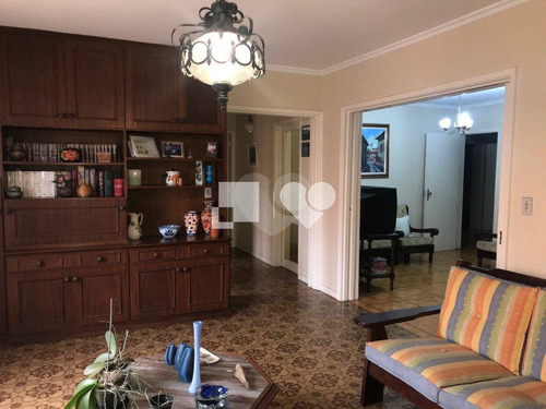Imagem 15 de 30 de Vende Casa 6 Dormitórios, Suíte, Churrasqueira, 3 Vagas No Bairro Menino Deus - Reo452750