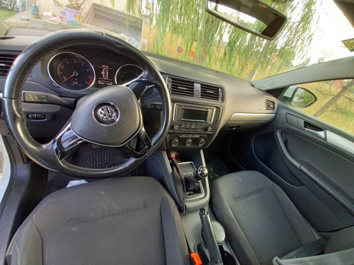 Imagen 1 de 10 de Volkswagen Vento 2015 2.0 Advance 115cv