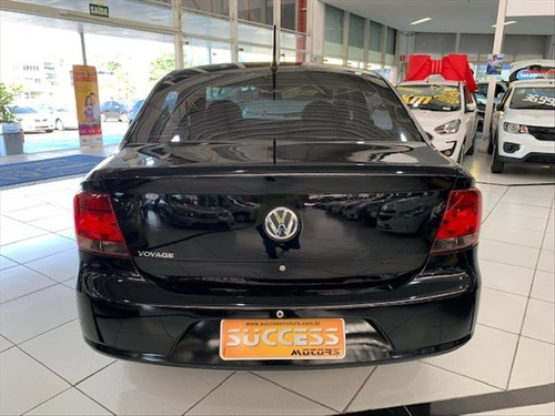 Volkswagen Voyage Voyage 1.0 Completo - 2015 - Preto - Impec