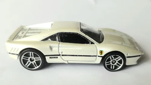 Miniatura Hot Wheels Ferrari 288 Gto Branca Pack 1:64