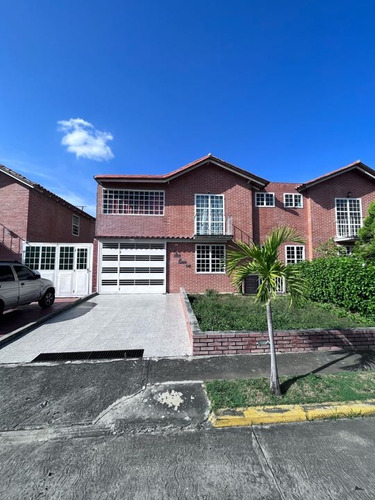 Casa Tipo Town House Dos Niveles,  Conjunto El Escondido