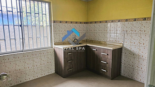 Qval Vende Espectacular Casa De 2 Pisos Con Recepción Comerc