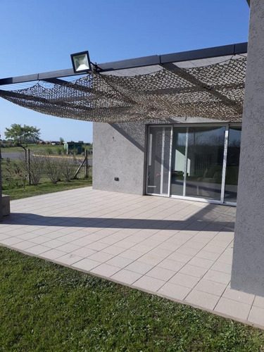 Imagen 5 de 19 de Prop. Estilo Moderno. 5 Amb. Jardín Y Piscina. San Sebastián. Escobar
