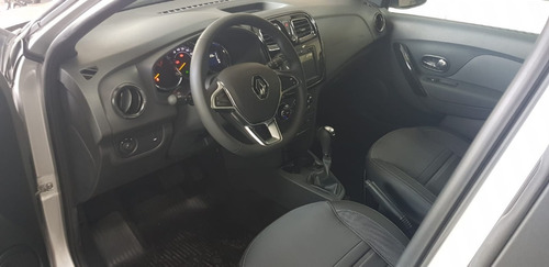 Imagen 11 de 15 de Autos Y Camionetas Renault Sandero Life Toyota Etios Cruze E