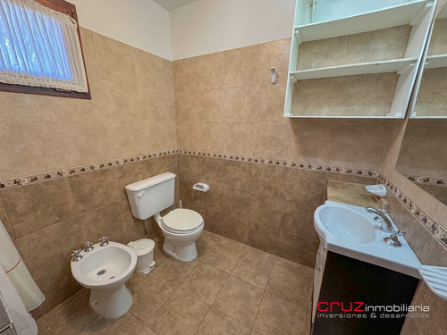 Chalet De 102m2 Con Piscina En Barranca Colorada