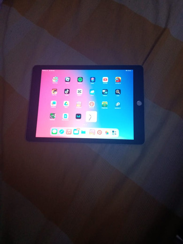 Tablet iPad Quinta Generación 32 Gb 8 Gb De Ram. Color Plata
