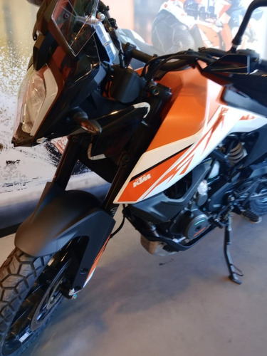 Imagen 21 de 22 de Motocicleta Ktm Adventure 250 2023 0km Blanca Con Naranja