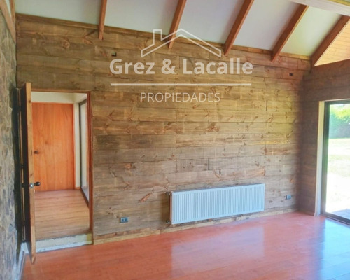 Se Vende Casa De 2 Pisos En Sector Los Niches, Curicó