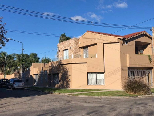 Imagen 1 de 8 de Chalet En Venta En Ituzaingo Norte