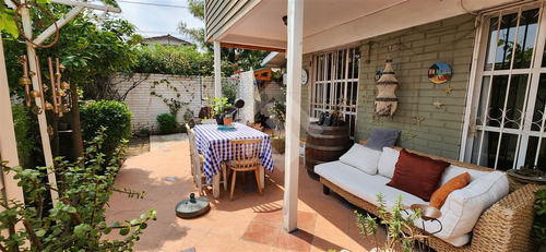 Casa En Venta De 5 Dorm. En Peñalolén