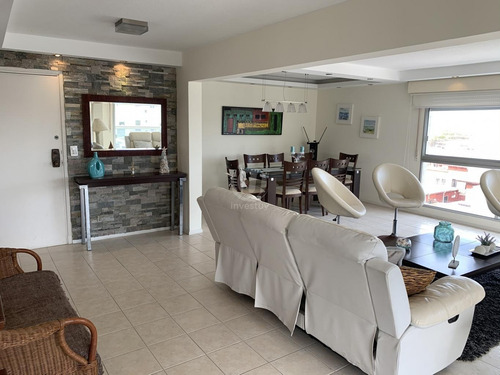 Venta De Apartamento Puerto De 3 Dormitorios Y Barbacoa Propia