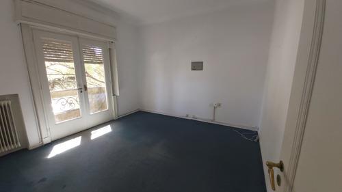 Alquiler Oficina 150m2 En Pocitos, Sobre Av. Brasil