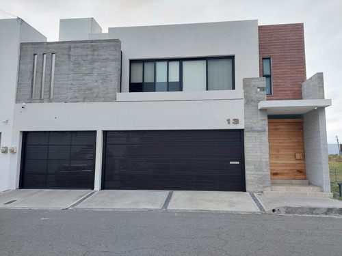 Casa En Venta En Costa De Oro, 4 Recámaras Cada Una Con Baño, Una De Ellas En Planta Baja, Alberca Y Jardín En Boca Del Río, Veracruz
