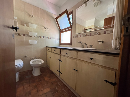 Casa En Venta En Carilo