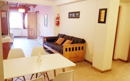 Imagen 17 de 28 de Departamentos Turisticos / Temporales En San Martin De Los Andes De 1 A 4 Pax - Nivel Hotelero, C/estacionamiento, Patio, Parrilla, Wifi. Smartv, Inmejorable Ubicacion Y Calidad