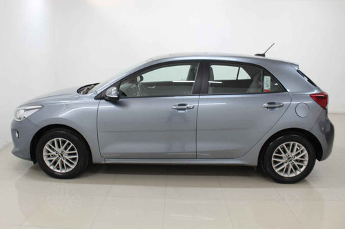Imagen 2 de 15 de Kia Kia Rio Hb 2018 4 Cilindros