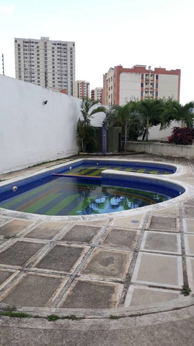 Se Vende Townhouse En Conj. Res. Rincón Garden. Foth-178