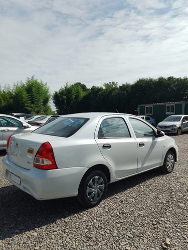 Toyota Etios 1.5 Sedan X