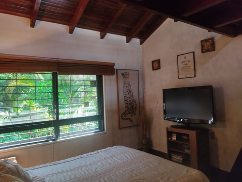 Silvia Jaramillo Vende Elegante Casa Monteclaro Lagunas