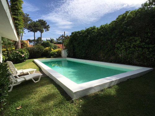 Casa Con Piscina  A Dos Cuadras Del Mar Punta Del Este 1- Playa Mansa