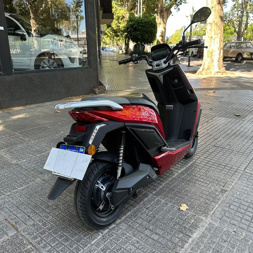 Imagen 2 de 13 de Motos Eléctricas Gilera Eg-ii + Baúl Eg2 Scooter Usada