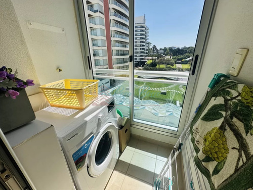 Alquiler De Apartamento De 3 Dormitorios + Dependencia En Amplia Planta En Playa Brava