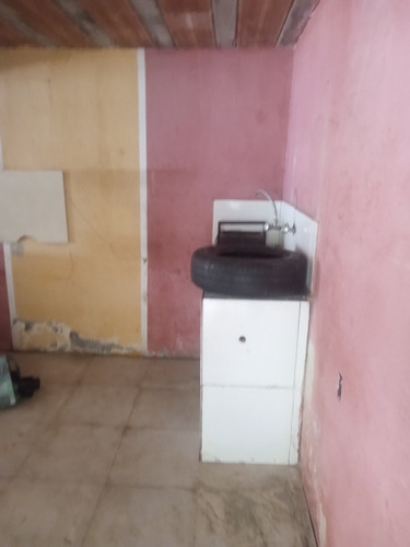 Área Com Piscina, 2 Casas, 6 Kitnet, 1 Loja !