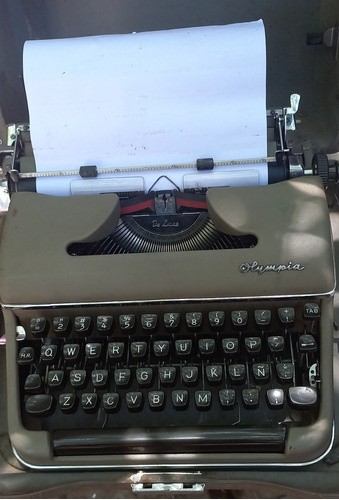 Maquina De Escribir Antigua Olympia