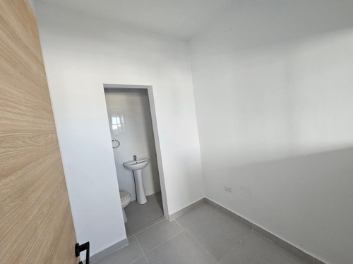Apartamento En Venta En Zona Universitaria, Santo Domingo, 100m2, 2 Hab. 2 Parqueos, Excelente Ubicacion, Todas Las Comodidades, Seguridad, Oportunidad De Invertir.