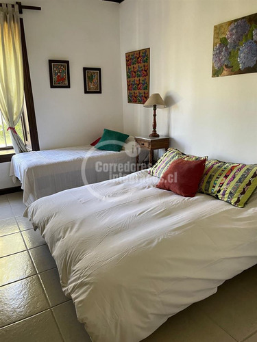 Casa En Venta De 6 Dorm. En Olmué